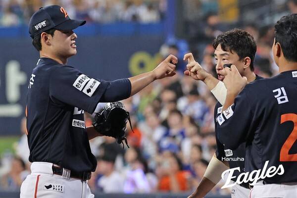 문동주(왼쪽). ⓒ한화이글스