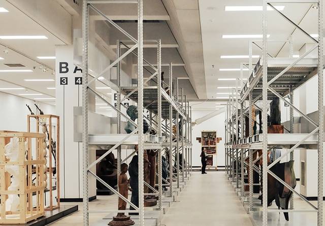 현대적 시설을 갖춘 국립현대미술관의 ‘청주관 수장고’ 내부시설. [조폐공사 제공]