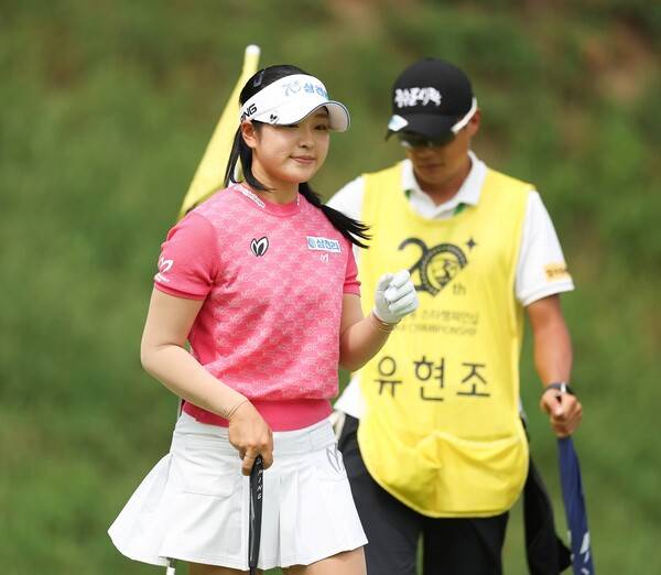 2025년 한국여자프로골프(KLPGA) 투어 메이저 대회 KB금융 스타챔피언십 우승을 차지한 디펜딩 챔피언 유현조 프로가 최종라운드에서 경기하는 모습이다. 사진제공=KLPGA (이미지를 무단으로 사용하지 마십시오)