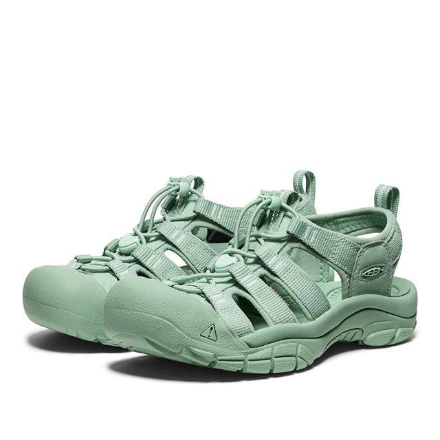 미국 아웃도어 브랜드 킨의 여름 베스트셀러인 '뉴포트 H2'. 말차 코어룩이 반영됐다는 평가다. LF 제공