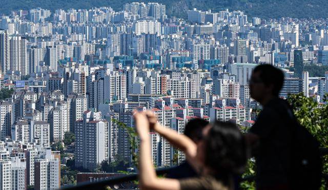5일 서울 중구 남산에서 바라본 시내 아파트. 뉴스1