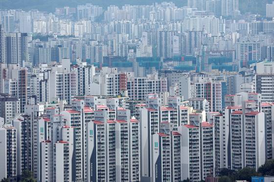 Apartments are seen from Mount Namsan in central Seoul on Sept. 7. [YONHAP]