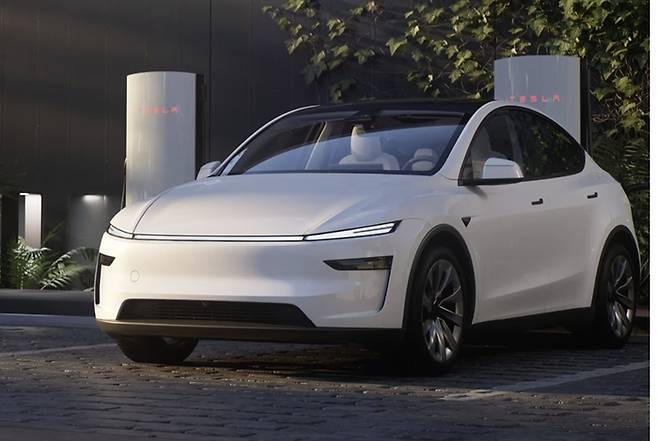 벤츠 E클래스를 제치고 수입차 판매 1위를 기록한 테슬라 모델Y [사진출처=테슬라]