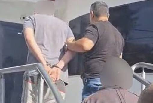 자녀를 감금한 부모 체포 당시 [출처=데일리메일]