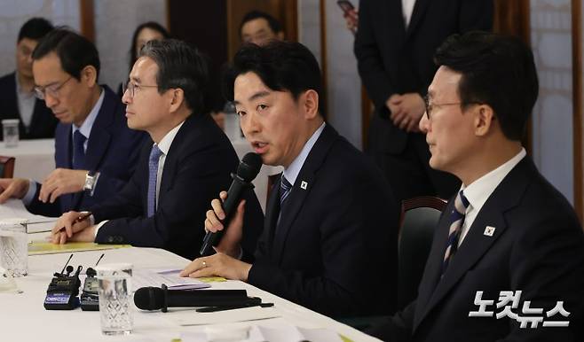 강훈식 대통령 비서실장이 7일 서울 종로구 삼청동 국무총리 서울공관에서 열린 제3차 고위당정협의회에서 발언하고 있다. 윤창원 기자