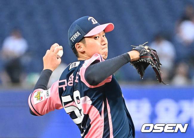 [OSEN=창원, 이석우 기자] 7일 창원NC파크에서 2025 신한 SOL 뱅크 KBO 리그 NC 다이노스와 KIA 타이거즈의 경기가 열렸다. 홈팀 NC는 구창모가, 방문팀 KIA는 양현종이 선발 출전했다. NC 다이노스 선발투수 구창모가 역투하고 있다. 2025.09.07 / foto0307@osen.co.kr