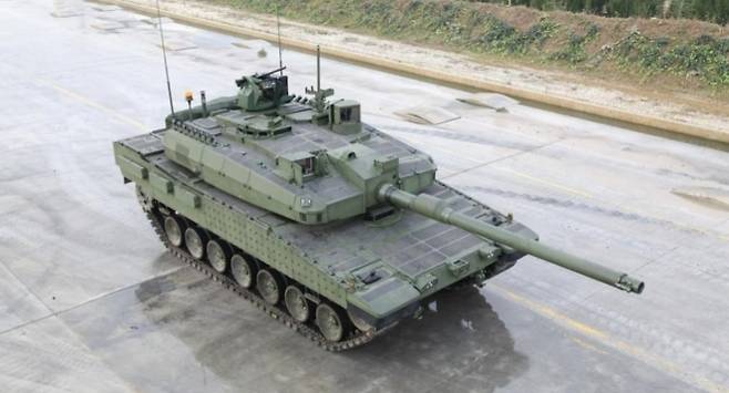 BMC 생산시설에서 시험 주행 중인 알타이 전차. 양산형 모델로 전환된 모습이다. 출처=BMC