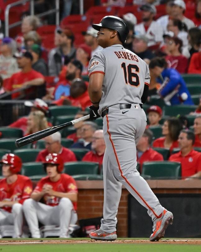 데버스가 홈런을 날린 뒤 타구를 바라보고 있다. /사진=샌프란시스코 자이언츠 공식 SNS