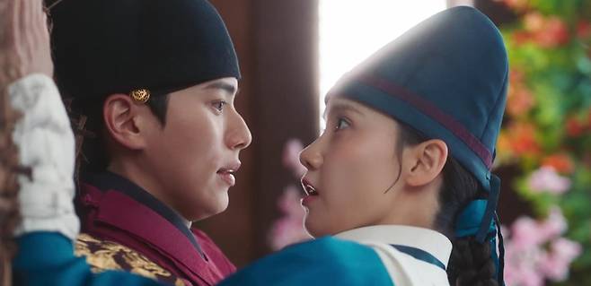 '폭군의 셰프' 임윤아-이채민, 더욱 가까워진 숨결 '시청자 콩닥콩닥'..최고 13.2% 전 채널 동시간대 1위 싹쓸이