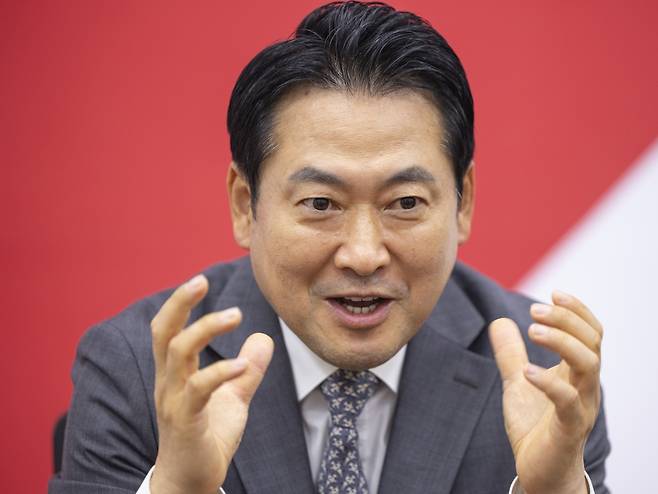 연합뉴스와 인터뷰하는 국민의힘 장동혁 대표     (서울=연합뉴스) 황광모 기자 = 국민의힘 장동혁 대표가 지난 5일 국회 내 대표실에서 연합뉴스와 가진 인터뷰에서 향후 정국 전망과 당 운영 방안에 대해 말하고 있다. 2025.9.7
    hkmpooh@yna.co.kr