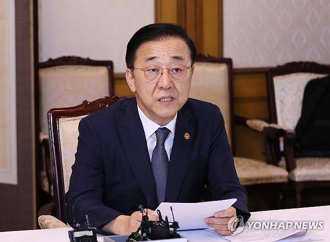 발언하는 김윤덕 장관 (서울=연합뉴스) 이정훈 기자 = 김윤덕 국토교통부 장관이 7일 서울 종로구 정부서울청사에서 열린 부동산관계장관회의에서 발언하고 있다. 2025.9.7 uwg806@yna.co.kr