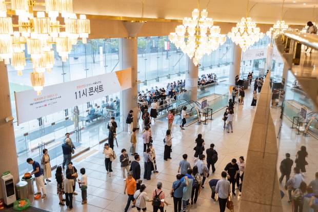 11시 콘서트는 한화생명과 기업은행의 후원으로 진행하고 있다.