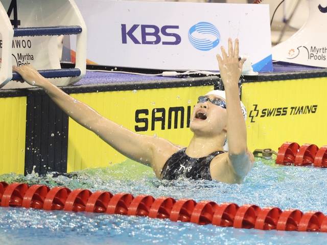 제105회 전국체전 여자일반부 자유형 800m 전북체육회 한다경이 8:37.88로 한국신기록을 수립하고 있다. 오세림 기자