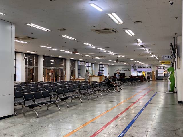 올해 운전면허 갱신 대상자가 역대 최다로 늘었지만 부산 지역 운전면허 갱신율은 49.5%에 그치고 있다. 사진은 지난 4일 부산 남구 남부운전면허시험장 모습. 한국도로교통공단 제공