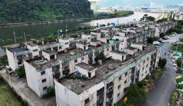 1982년 준공된 창원시 마산회원구의 봉암연립주택./김승권 기자/