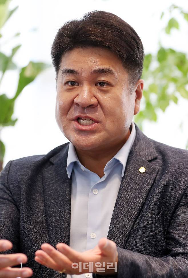 엄인섭 티엑스알로보틱스 대표가 최근 서울 강서구 티엑스알로보틱스 사무실에서 이데일리와 인터뷰를 하고 있다.(사진=김태형기자)