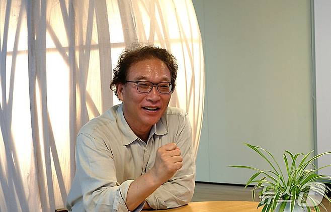 서울 종로구 전태일 기념관에서 뉴스1과 인터뷰를 나누고 있는 박승흡 전태일재단 이사장ⓒ News1 윤슬빈 기자