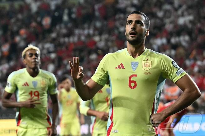 해트트릭을 달성한 스페인 미켈 메리노. ⓒ AFP=뉴스1