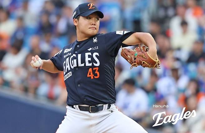 한화 정우주가 7일 대구삼성라이온즈파크에서 열린 2025 KBO리그 정규시즌 삼성전에 등판해 역투하고 있다. 사진 | 한화 이글스