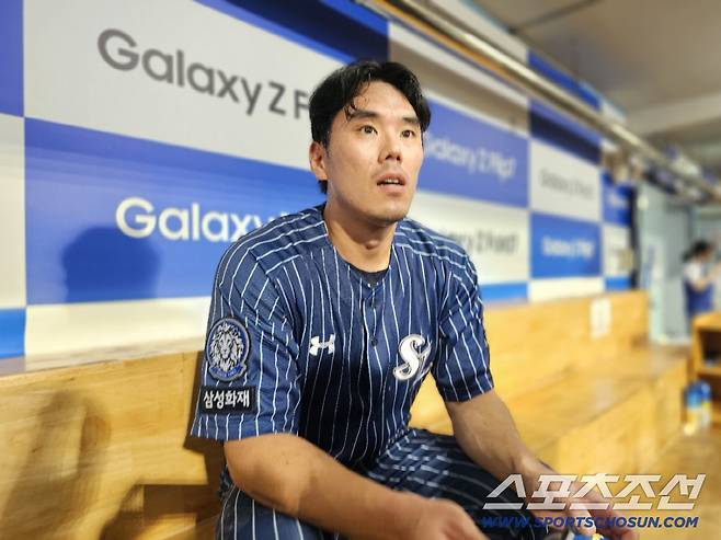 7일 한화전에서 6년 연속 10세이브와 통산 190세이브를 동시 달성한 뒤 인터뷰 하는 김재윤. 

대구=스포츠조선 정현석 기자 hschung@sportschosun.com