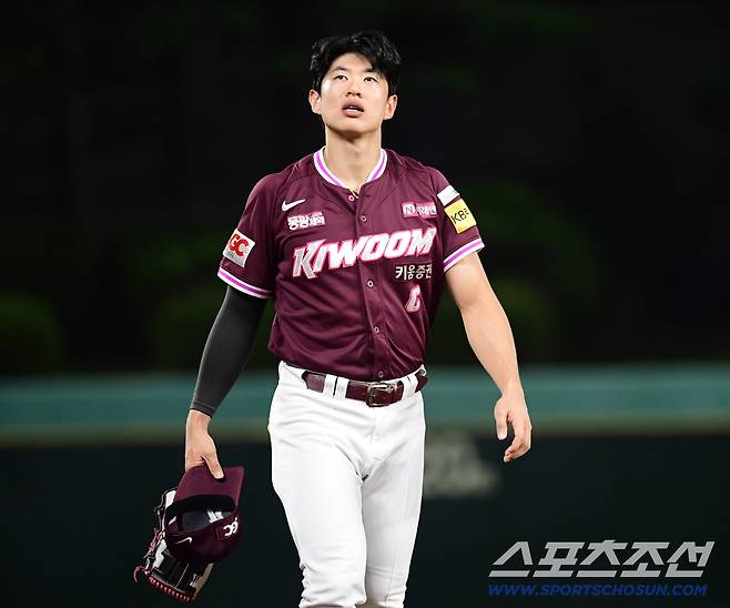 2일 인천 SSG랜더스필드에서 열린 SSG와 키움의 경기. 수비하는 키움 송성문. 인천=송정헌 기자songs@sportschosun.com/2025.09.02/