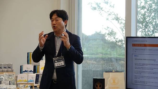3일 신세호 미스터밀크 대표가 미스터밀크에 대해 설명하고 있다.(사진제공= 농식품부 공동취재단)