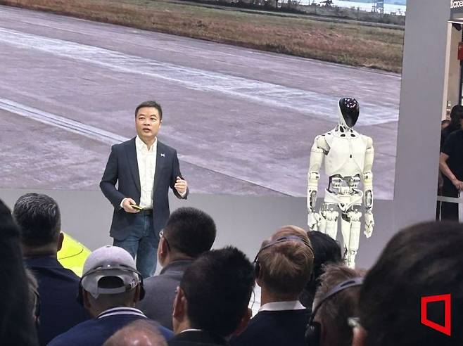 8일(현지시간) 독일 뮌헨에서 열린 'IAA 모빌리티 2025' 전시회 중국 자동차 기업 허샤오펑 샤오펑(Xpeng) 회장이 발표를 하고 있다. 오현길 기자