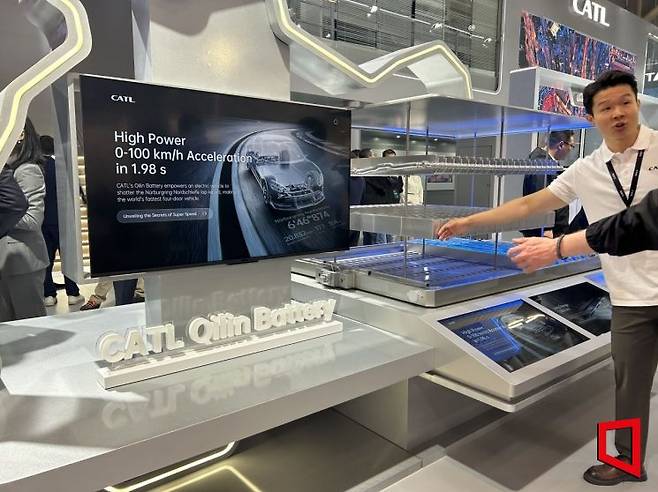 8일(현지시간) 독일 뮌헨에서 열린 'IAA 모빌리티 2025' 전시회 중국 배터리 기업 CATL 부스. 오현길 기자