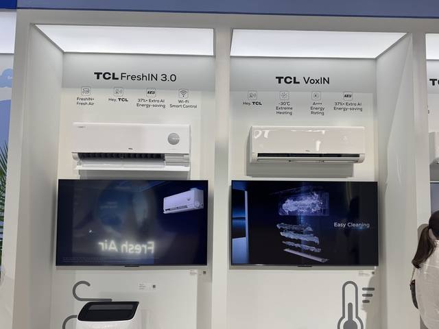 6일(현지시간) 방문한 중국 TCL 부스에서 AI 기술을 활용한 에너지 절감 효과를 강조하고 있는 모습. 이상현 기자