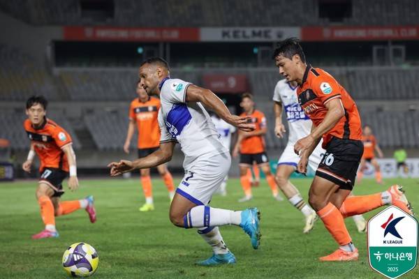 데니손(충남아산FC). 한국프로축구연맹 제공