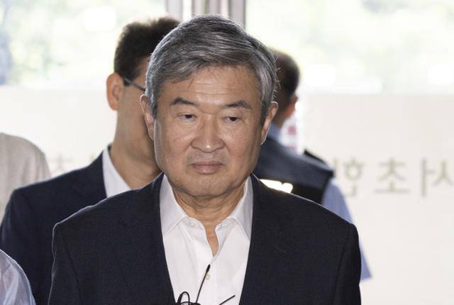 조태용 전 국가정보원장이 지난달 20일 서울 서초구 서초한샘빌딩에 마련된 이명현 특별검사팀 사무실에 조사를 받기 위해 출석하고 있다. 뉴시스