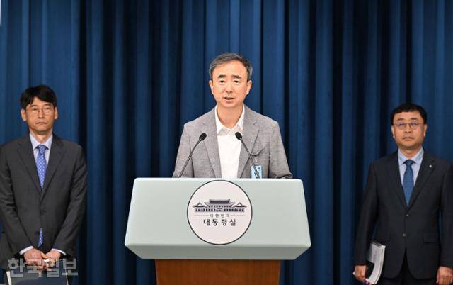 임문영 국가인공지능전략위원회 부위원장이 8일 용산 대통령실에서 회의결과를 브리핑하고 있다. 왕태석 선임기자