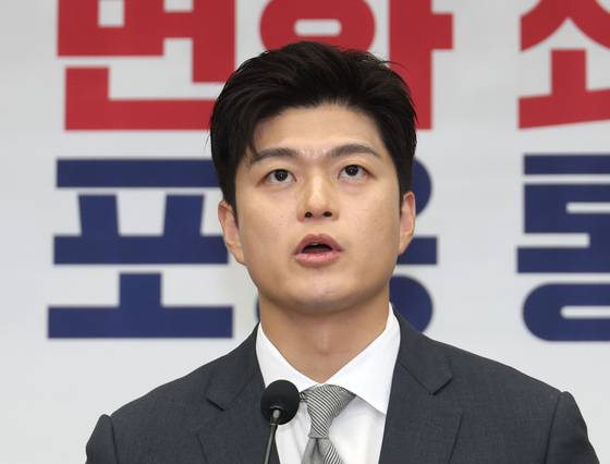 김용태 국민의힘 비상대책위원장이 지난 6월 27일 오전 서울 여의도 국회에서 열린 의원총회에서 발언하고 있다. 뉴스1