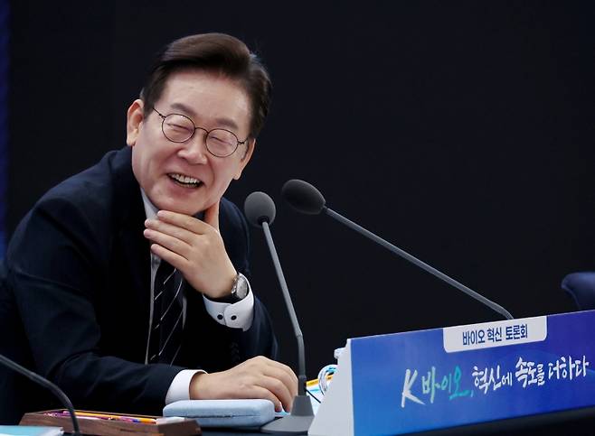 ▲ 지난 5일 인천 송도 컨벤시아에서 열린 바이오 혁신 토론회에 참석한 이재명 대통령&nbsp;[연합뉴스]&nbsp;