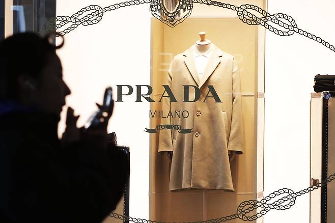 A pedestrians walks by a Prada store in Seoul on Feb. 11. [YONHAP]