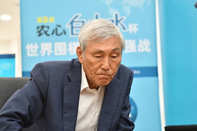 원조 ‘바둑 황제’ 조훈현 9단이 ‘철녀’ 루이나이웨이 9단을 꺾고 한국에 첫 승리를 안겼다. 한국기원 제공