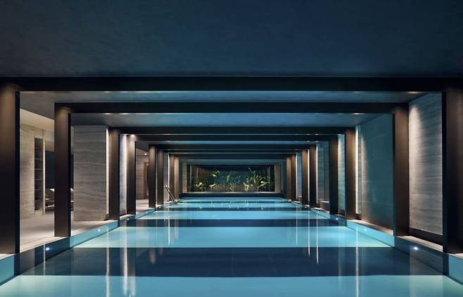 영국의 프렌차이즈 헬스장인 '서드 스페이스'(Third Space)의 수영장 모습. 서드 스페이스 홈페이지 캡처