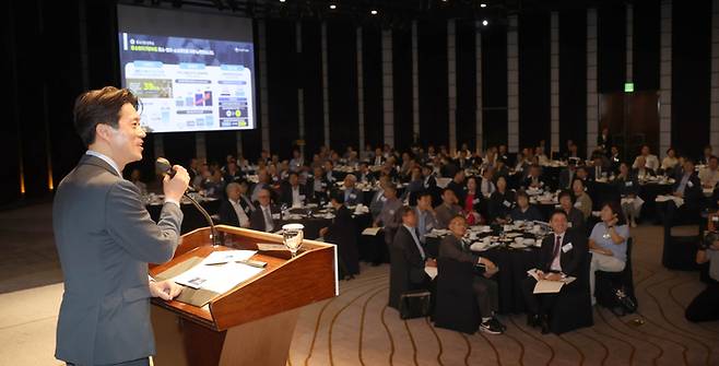 5일 열린 제76회 희망중소기업포럼에서 노용석 중소벤처기업부 차관이 새정부 중소기업 정책방향에 대해 설명하고 있다.  [이충우 기자]