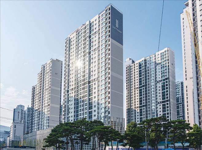 부산 수영구 남천동 ‘더샵남천프레스티지’ 단지. (윤관식 기자)