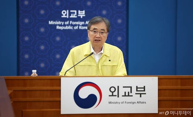 [서울=뉴시스] 김선웅 기자 = 조현 외교부 장관이 6일 서울 종로구 외교부 청사에서 재외국민보호대책본부-공관 합동 대책회의를 열고 미국 조지아 배터리 공장 건설 현장 한국인 300여 명 체포 관련 대책을 논의하고 있다. 2025.09.06. mangusta@newsis.com /사진=김선웅