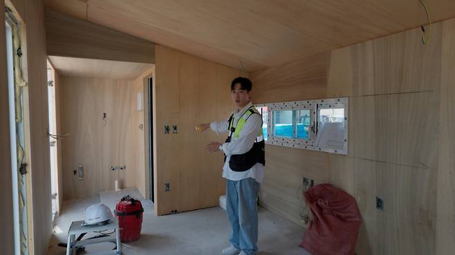 '더 라이프 스타일 박람회'에 공개되는 스페이스웨이비 '웨이비룸BE' 제작 모습./사진=스페이스웨이비