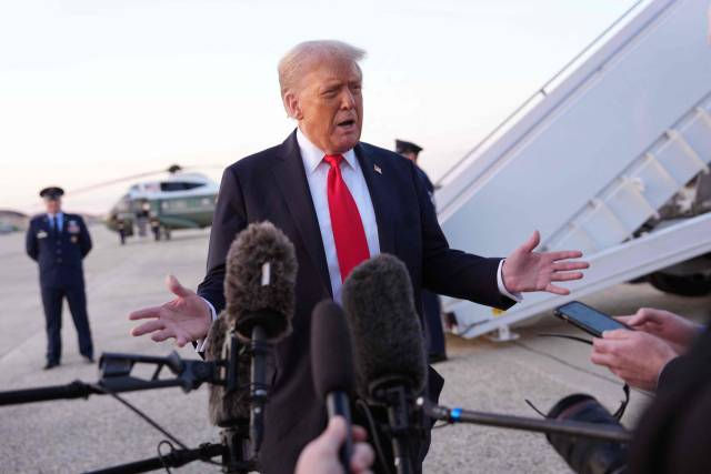 ▲ 7일(현지시간) 도널드 트럼프 미 대통령이 매릴랜드주에 위치한 앤드루스 공군기지에서 기자들의 질문에 답하고 있다. ⓒAFP =연합뉴스