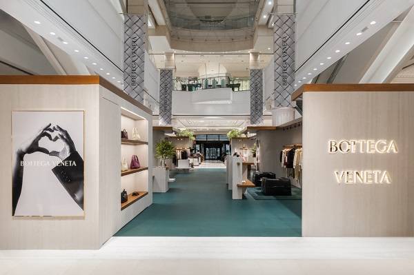 사진설명. 보테가 베네타 인트레치아토 50주년 팝업 신세계백화점 강남점 전경
