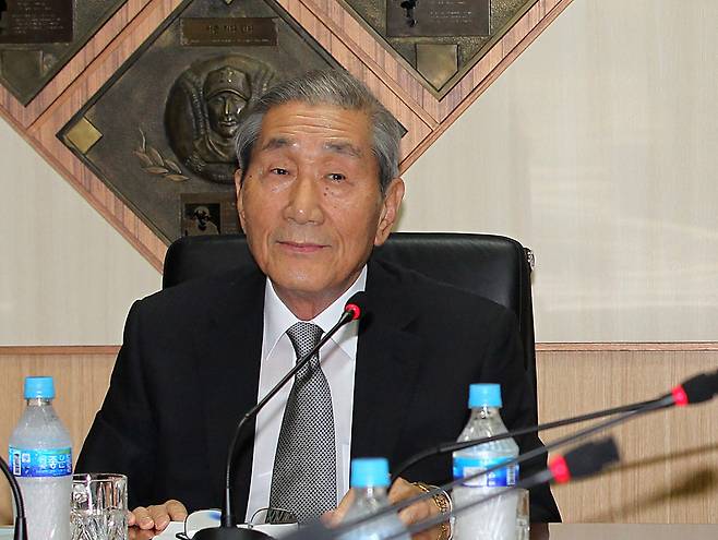 프로야구 출범에 주도적인 역할을 했던 이용일 전 한국야구위원회(KBO) 총재 직무 대행이 7일 숙환으로 별세했다. 연합뉴스