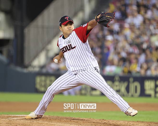 ▲ 장현식은 시즌 막판 WHIP가 치솟으면서 주자를 남긴 채 마운드를 떠나는 일이 잦아지고 있다 ⓒ곽혜미 기자
