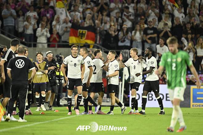독일축구대표팀 선수들이 8일 북아일랜드전에서 득점에 성공한 뒤 기뻐하고 있다. /AFPBBNews=뉴스1