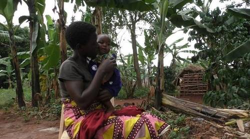 우간다에서 엄마가 아기 달래는 것을 촬영한 영상 [Durham University 제공. 재판매 및 DB 금지]