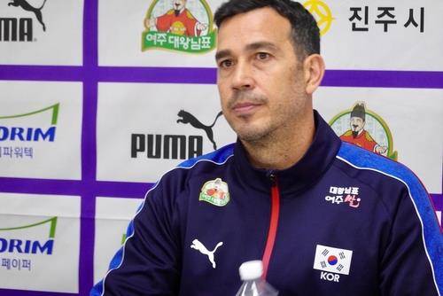 페르난도 모랄레스 여자배구 대표팀 감독 [연합뉴스 자료 사진]