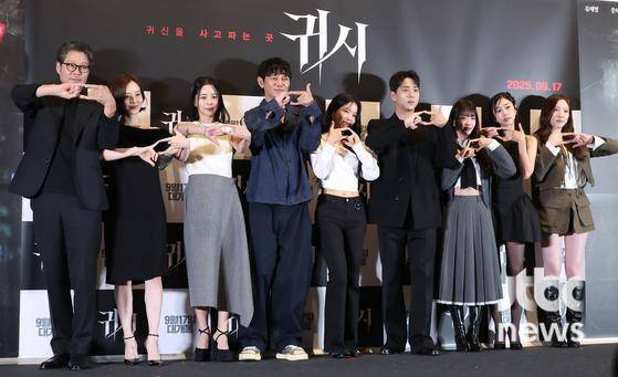 9일 오후 서울 CGV 용산아이파크몰에서 영화 '귀시' 언론시사회가 열렸다. 홍원기 감독, 배우 유재명, 문채원, 서영희, 원현준, 솔라, 차선우, 배수민, 서지수, 손주연이 참석했다. 박세완 엔터뉴스팀 기자 park.sewan@jtbc.co.kr