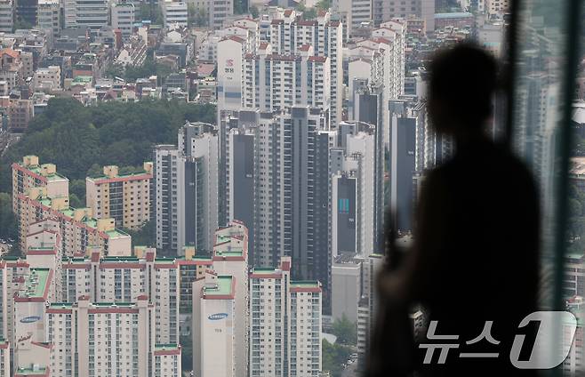 서울 송파구 롯데월드타워 전망대 서울스카이에서 바라본 시내 아파트 단지 모습. 뉴스1 ⓒ News1 오대일 기자